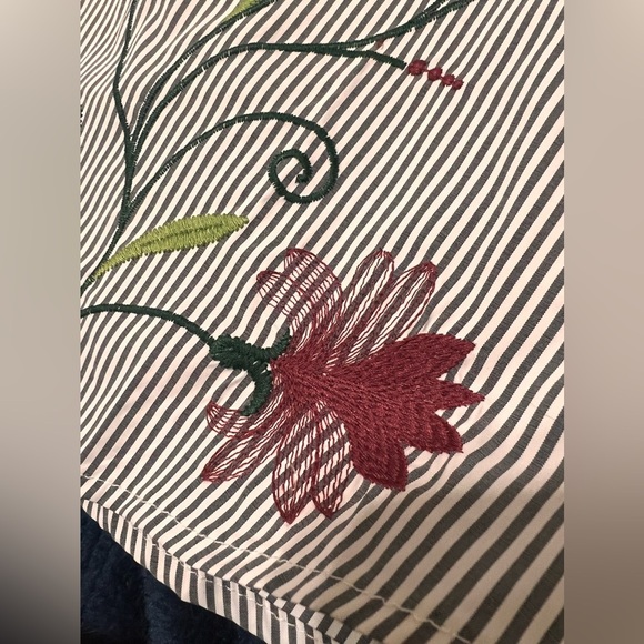 Women’s Shirt, Embroidered- Lightweight - Picture 5 of 8